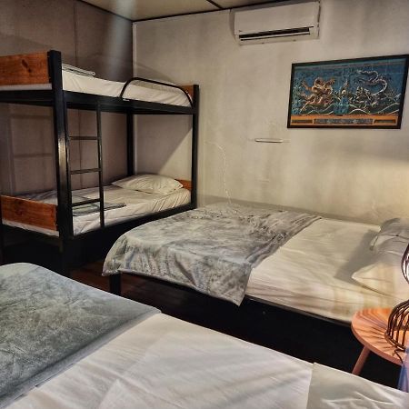 Treehouse Hostel Kuching Kültér fotó
