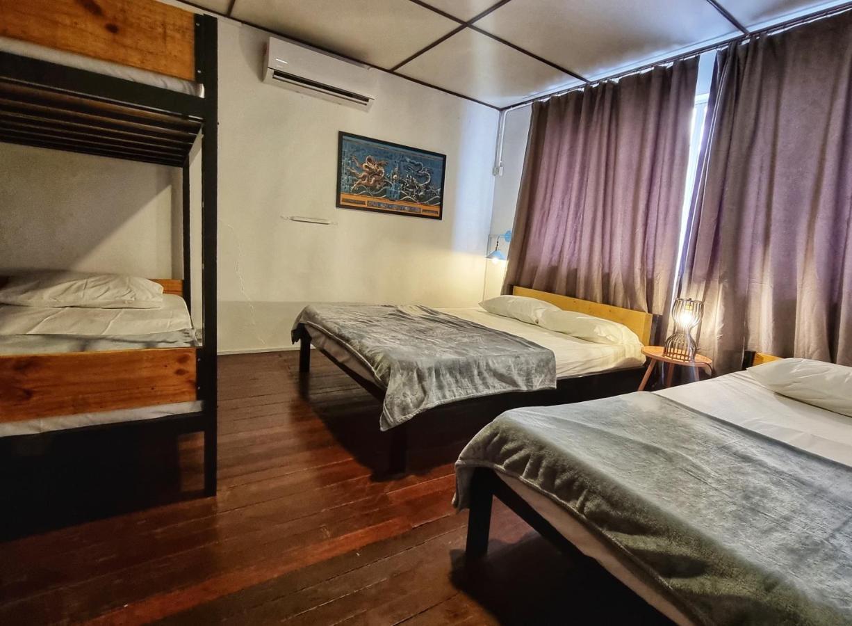 Treehouse Hostel Kuching Kültér fotó